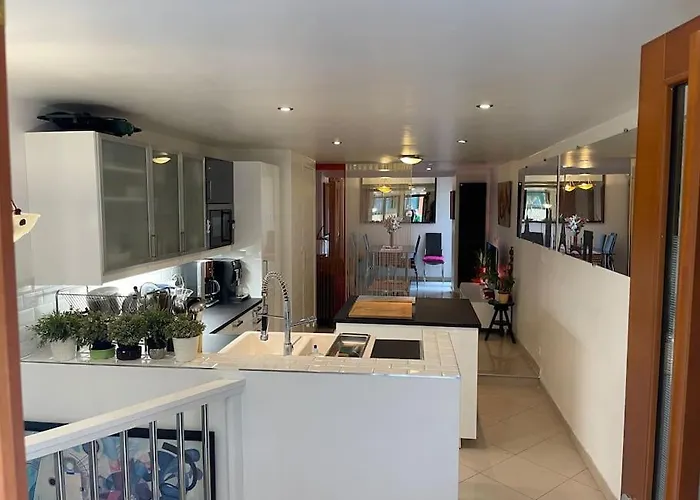 Chezadrienparis - De 90m2 En Souplex Paris